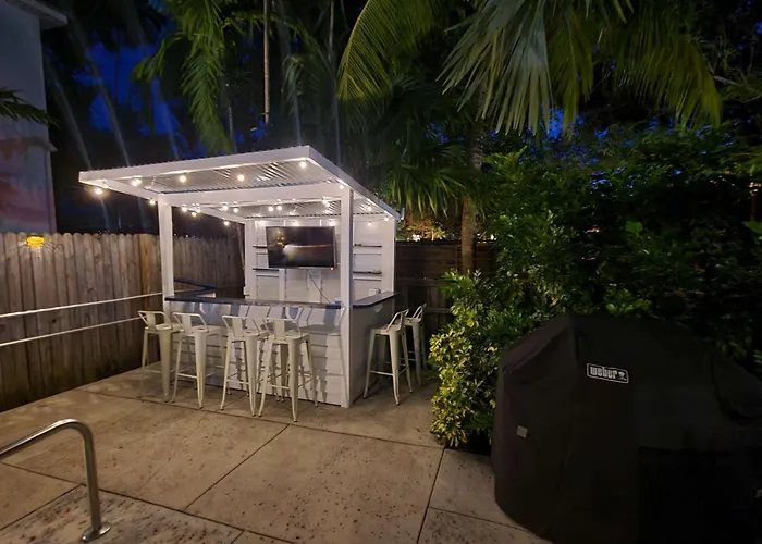 Two Duval Street Suites W Pool