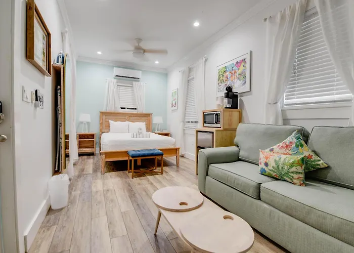 Pilar Cottage - Harbor Walk Hideaways