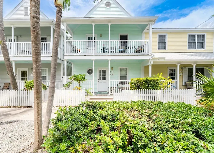 A Siesta Bay By Avantstay Key West Walkable Gated Community Shared Pool Week Long Stays Only