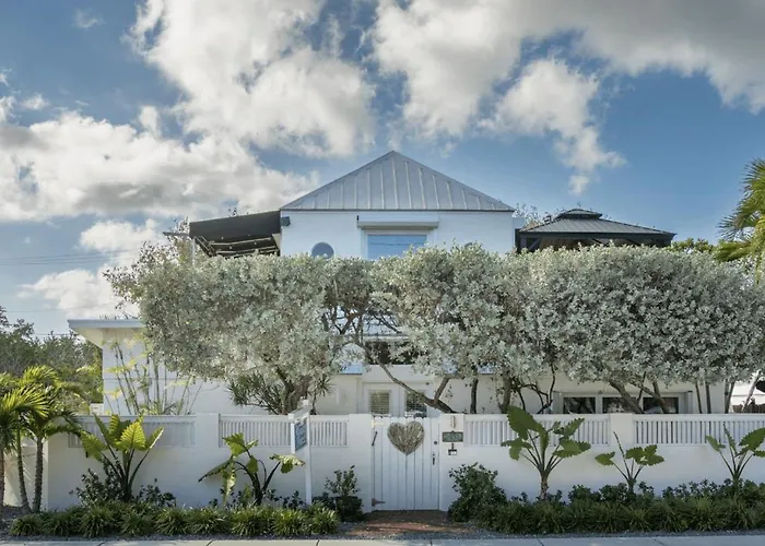 Atlantis House Suites