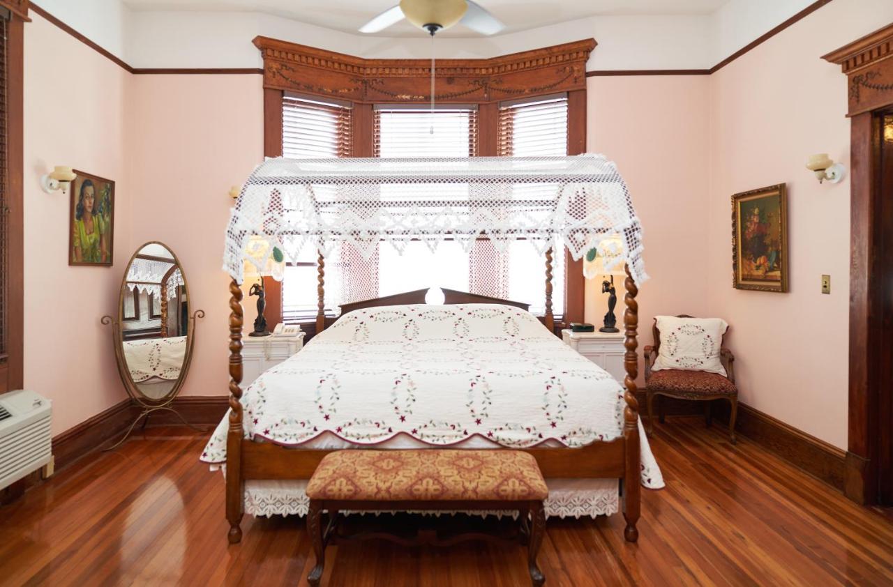 Bed & Breakfast Amsterdam's Curry Mansion Key West