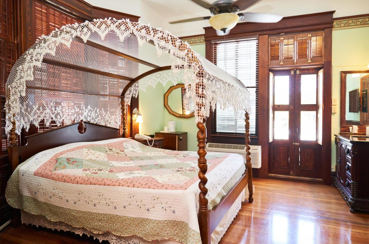 Amsterdam's Curry Mansion Bed & Breakfast Key West