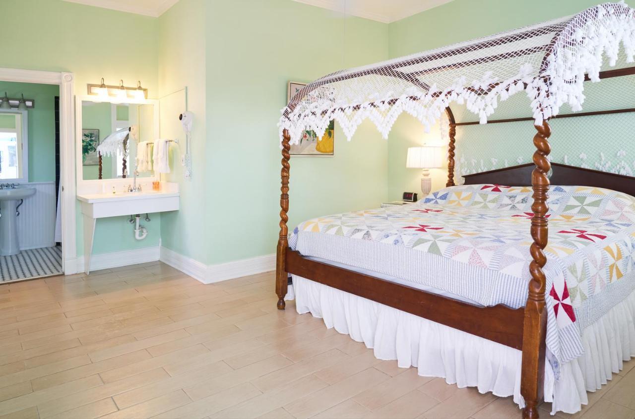 Amsterdam's Curry Mansion 3*