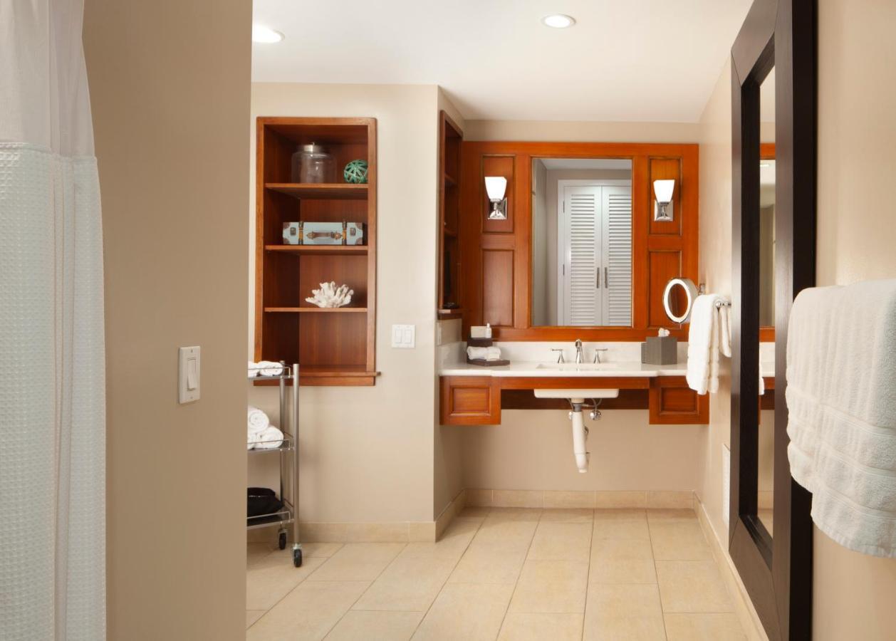 Pier House & Resort 4*