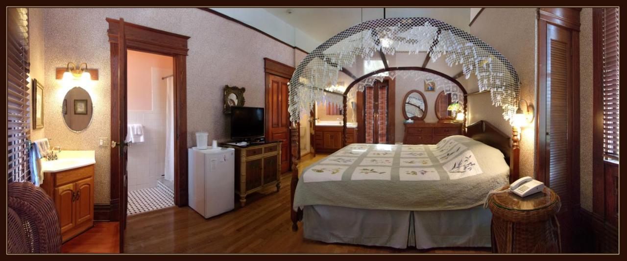 Amsterdam's Curry Mansion Bed & Breakfast