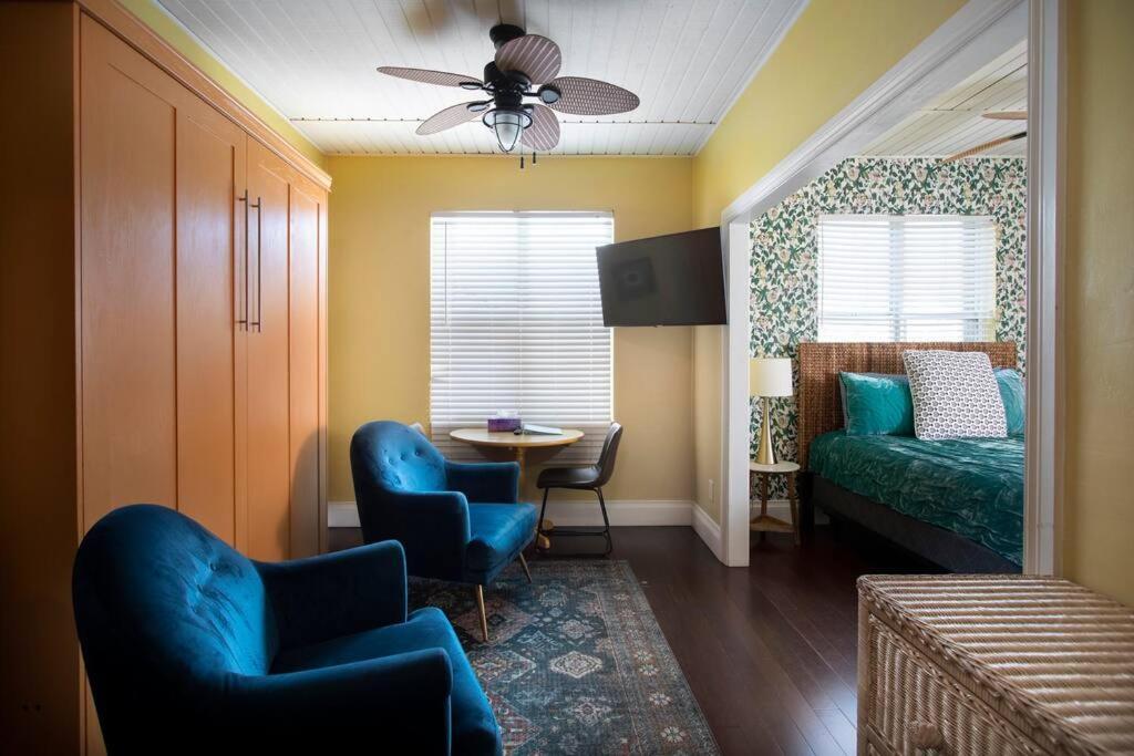 Holiday home Duval Street Overlooking Duval With Parking And Pool Key West
