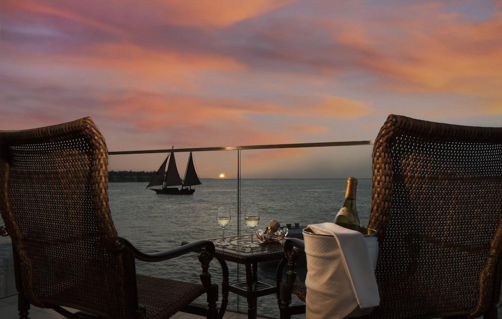 Pier House & Resort