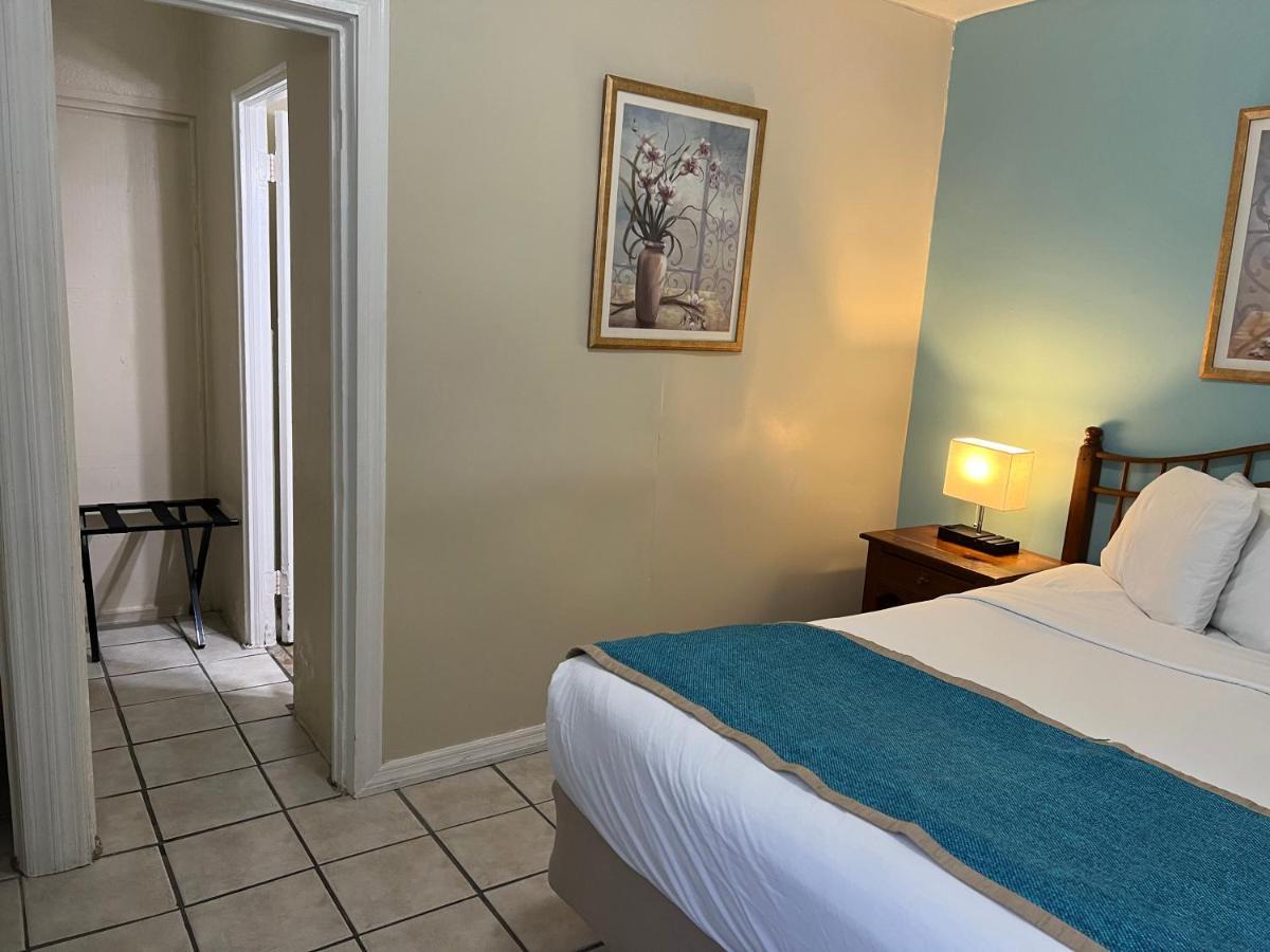 Seashell And International Hostel Key West