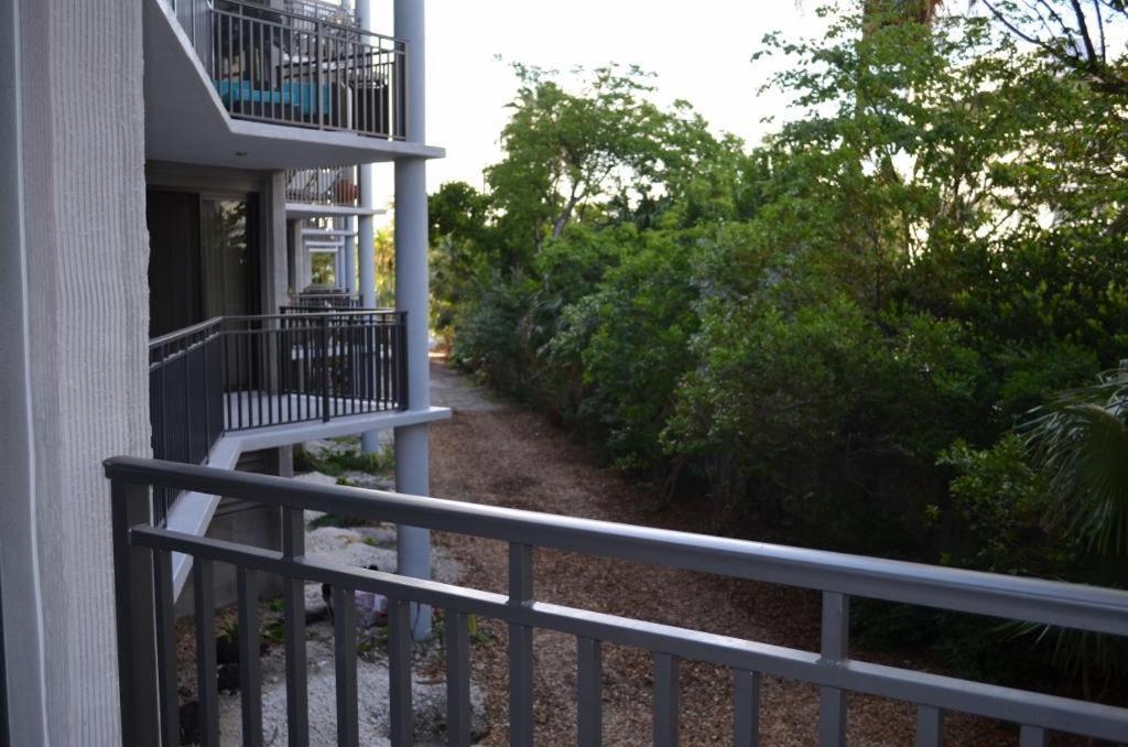Tranquility By The Apartment *