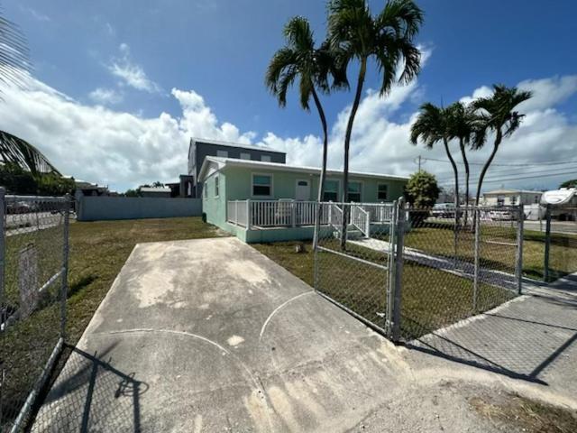 The Guava Duff - Beautiful Kw With Space To Chill & Lots Of Free Parking!! * Key West