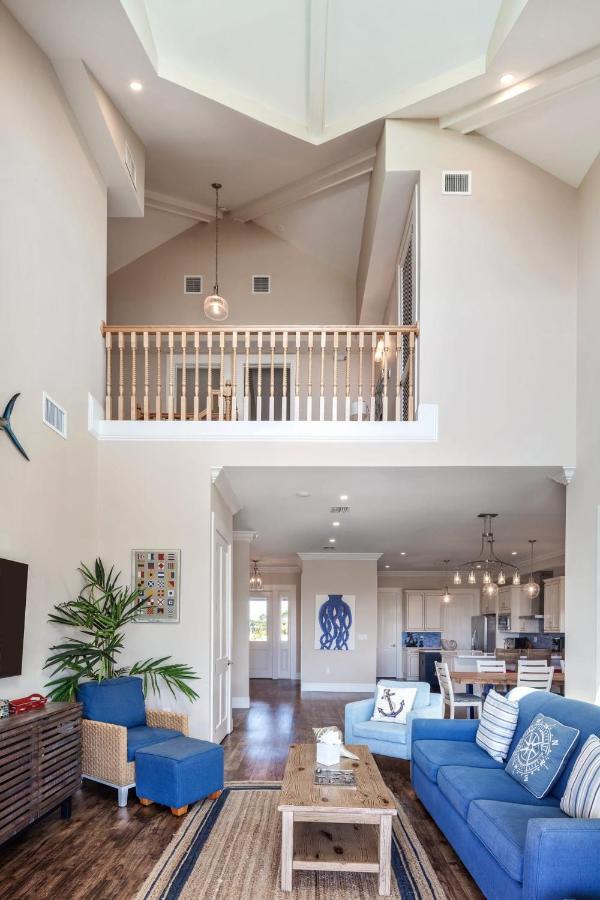 Holiday home Suncoast House -pool & Boat Dock