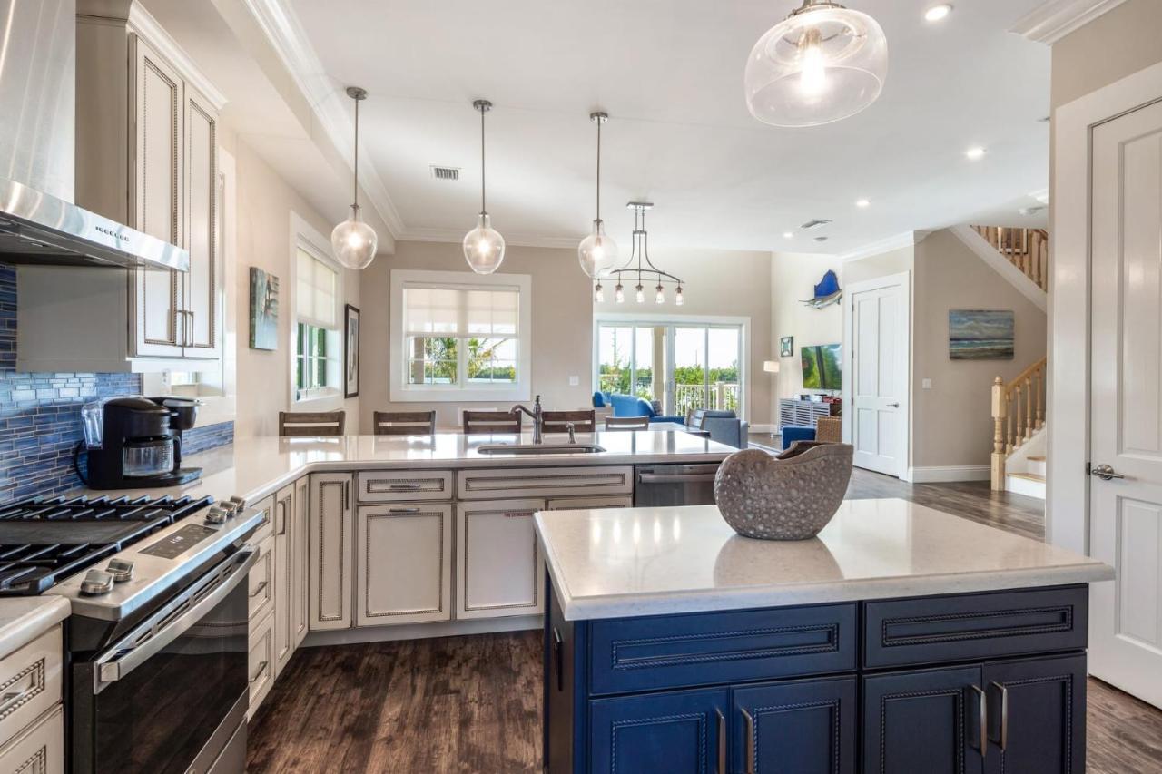 Holiday home Suncoast House -pool & Boat Dock *