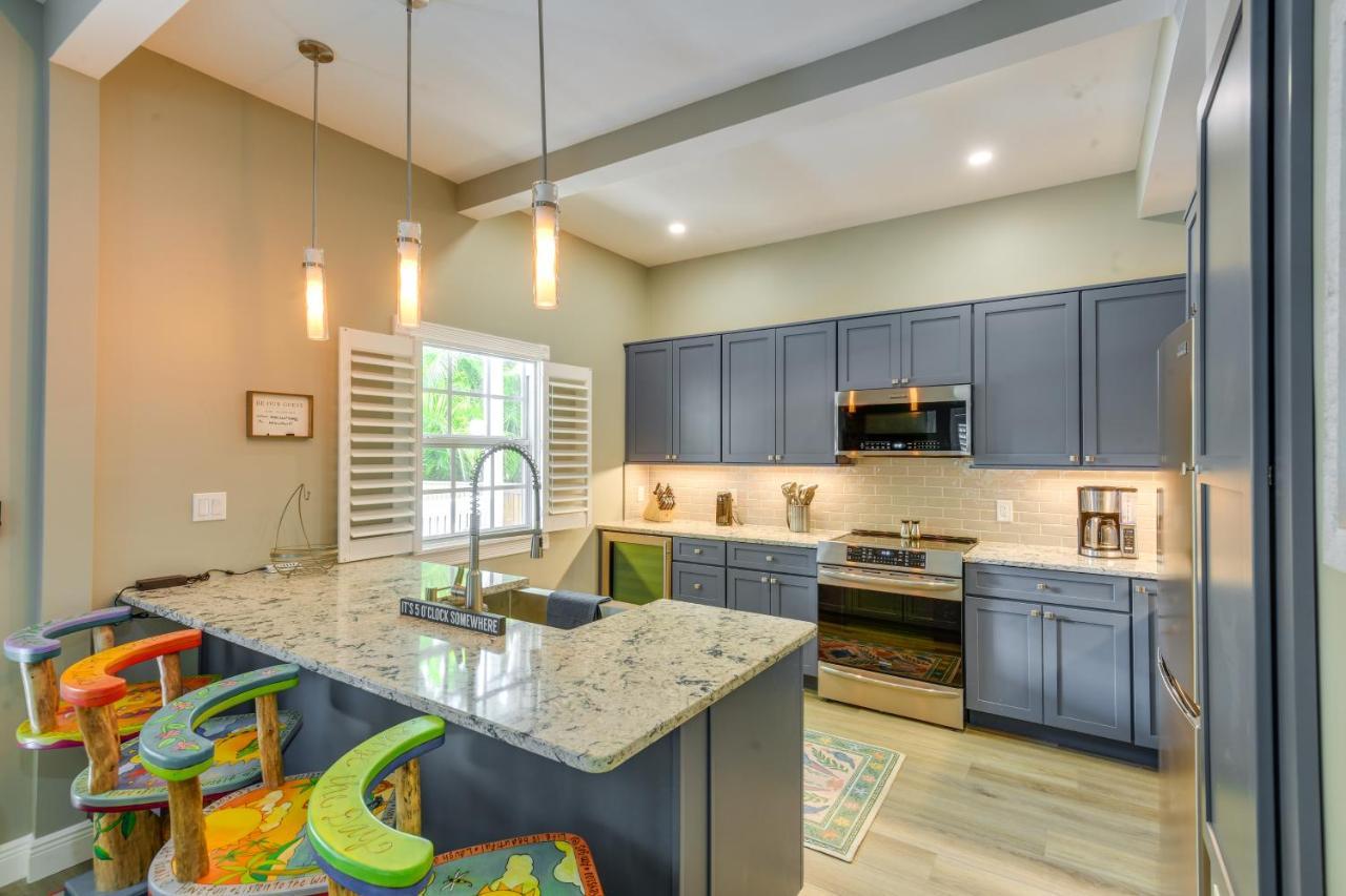 Breezy First-floor With Pool Access Apartment Key West