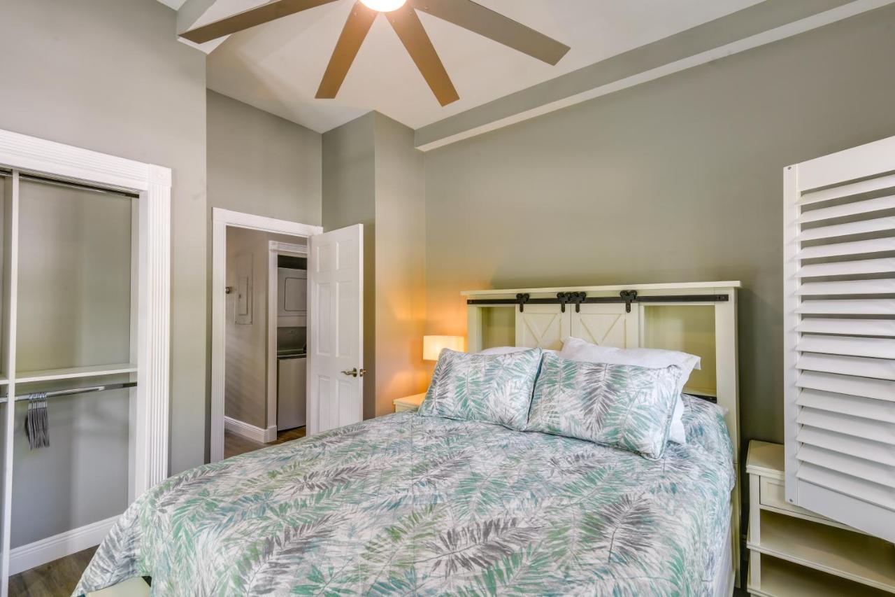 Breezy First-floor With Pool Access