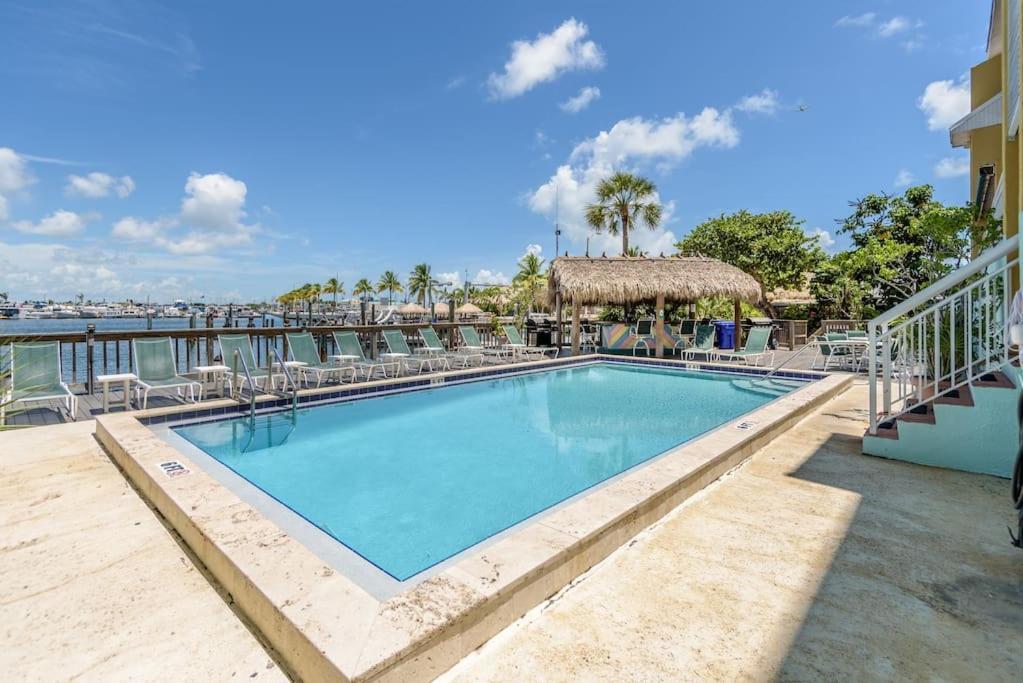 St Thomas - Waterfront Penthouse Sleeps 16 W Pool & Boat Dock *