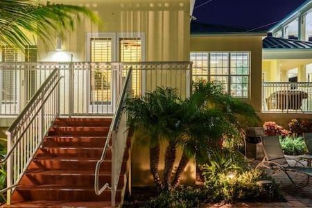 Grand Marina -waterfront *
