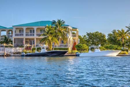 Grand Marina -waterfront *