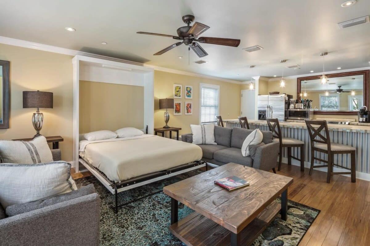 Apartment Cloud On Duval Key West