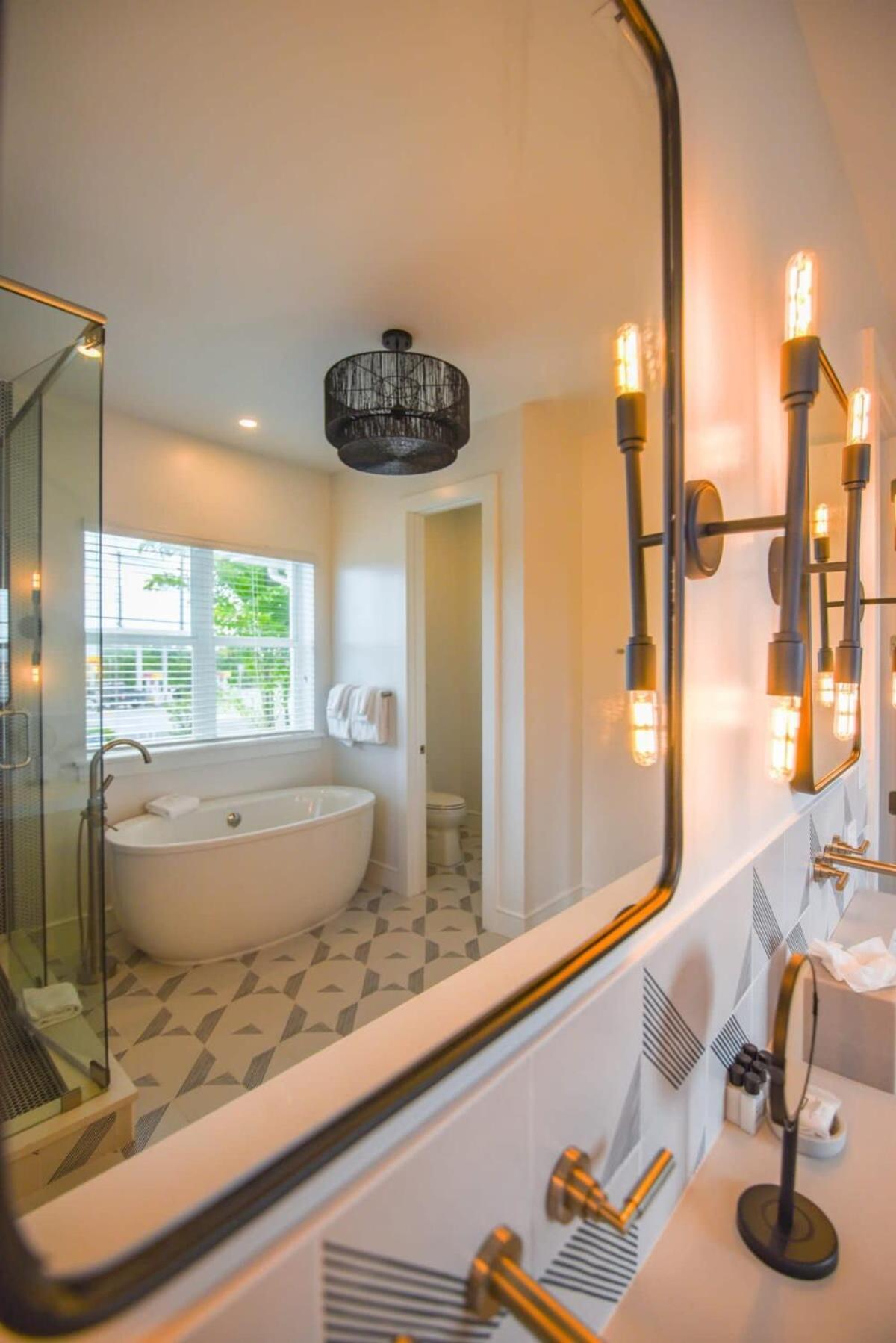 The Ebberly House - Amazing Pool In Gated Community *