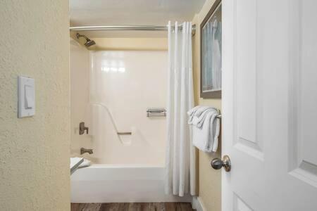 The St Martin -hot Tub & Pool Holiday home *
