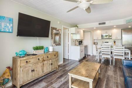 The St Martin -hot Tub & Pool Holiday home *