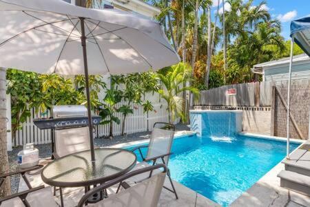 Apartment Poolside Retreat Key West