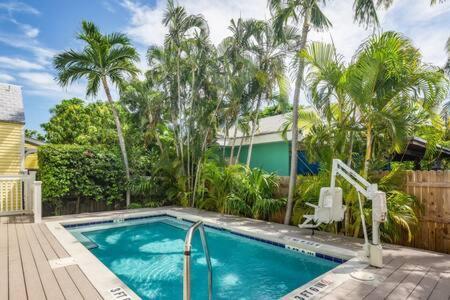 New Vangogh Studio - Pool & Balconies Apartment *