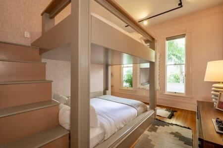 Bunk At The Grand Maloney * Key West