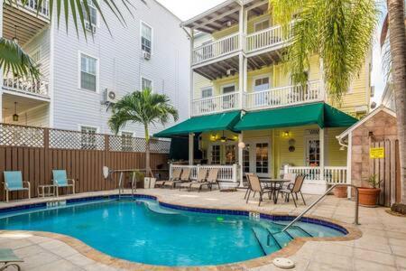Curry House 6 Apartment Key West