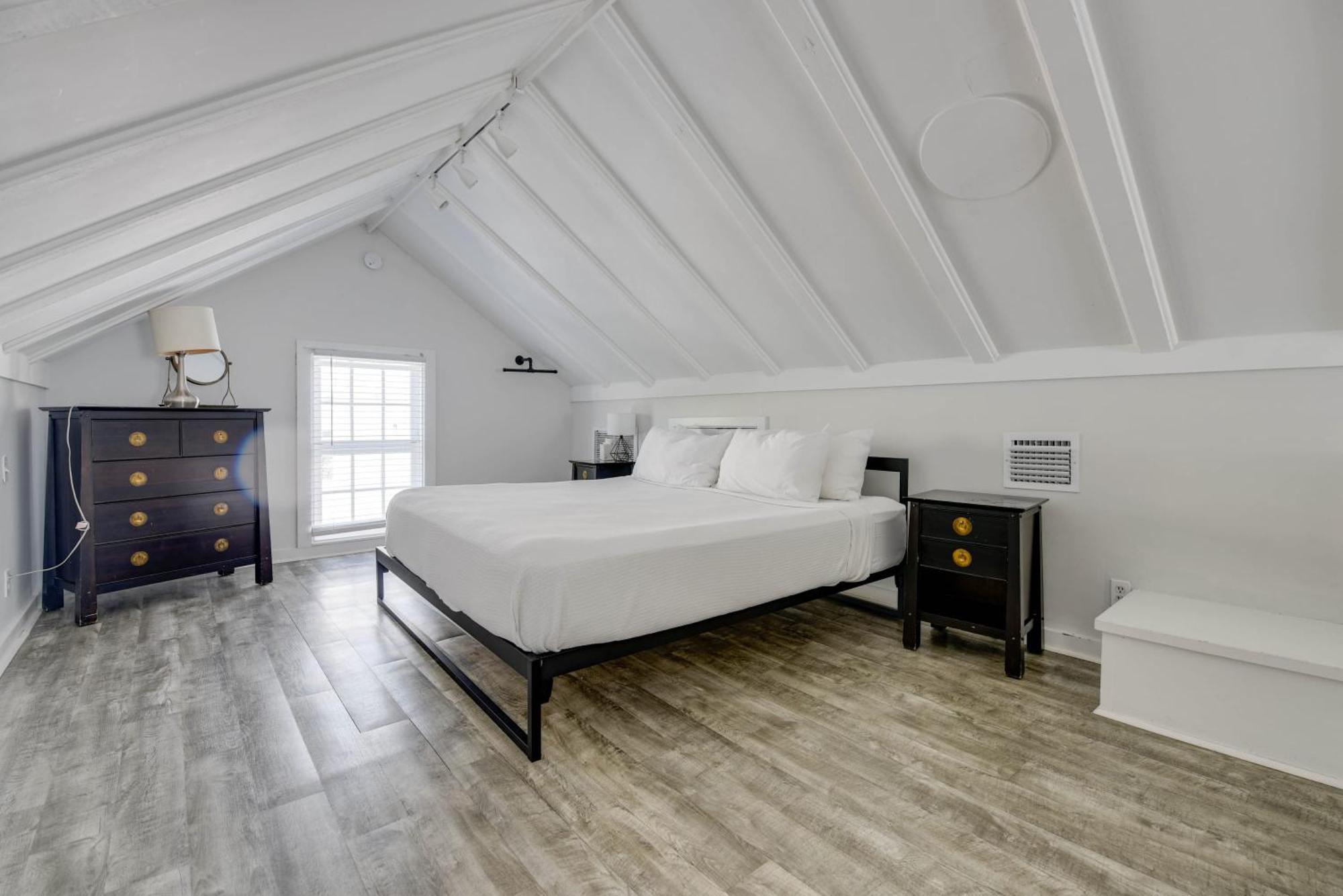The Collins On Duval Apartment
