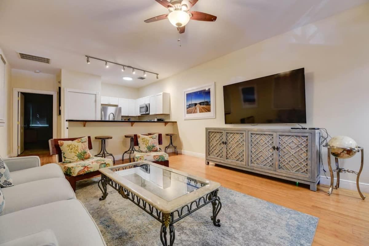 The Mesa House-close To Duval! Holiday home *