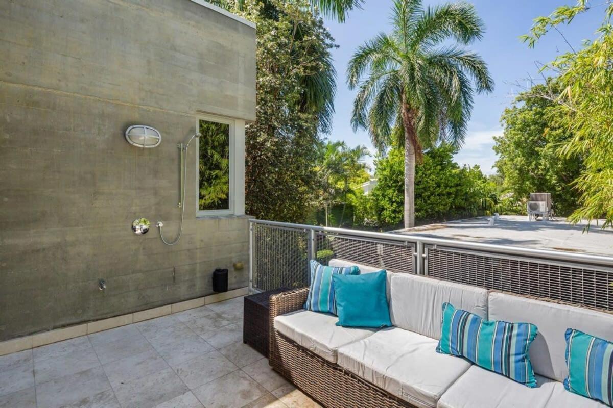 Contra House -luxury With Pool Holiday home *