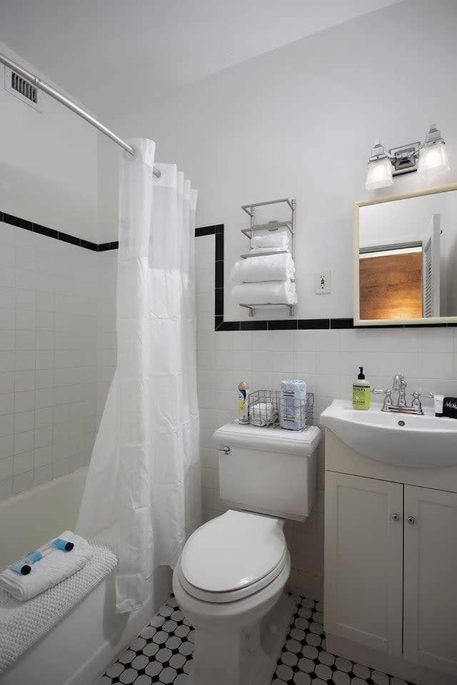 Holiday home 6 Bedroom 6 Bath On Duval Street Key West
