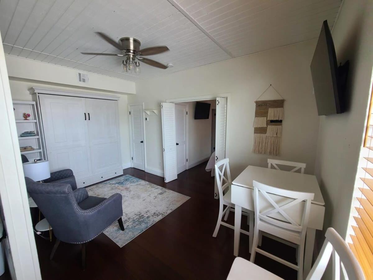 Holiday home 6 Bedroom 6 Bath On Duval Street *