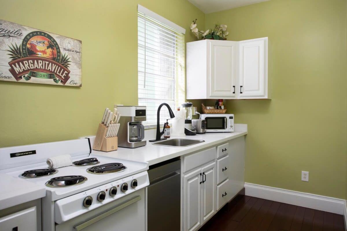Holiday home 6 Bedroom 6 Bath On Duval Street Key West
