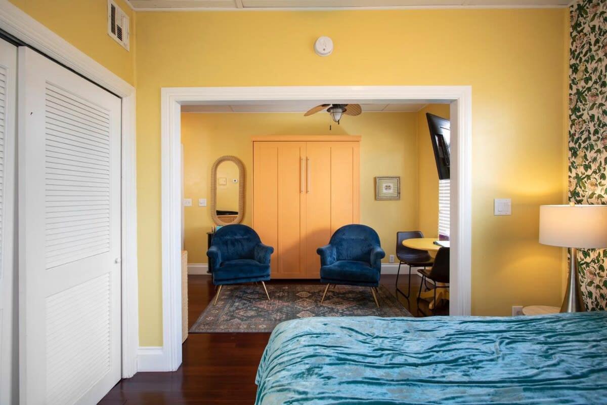 Holiday home 6 Bedroom 6 Bath On Duval Street *