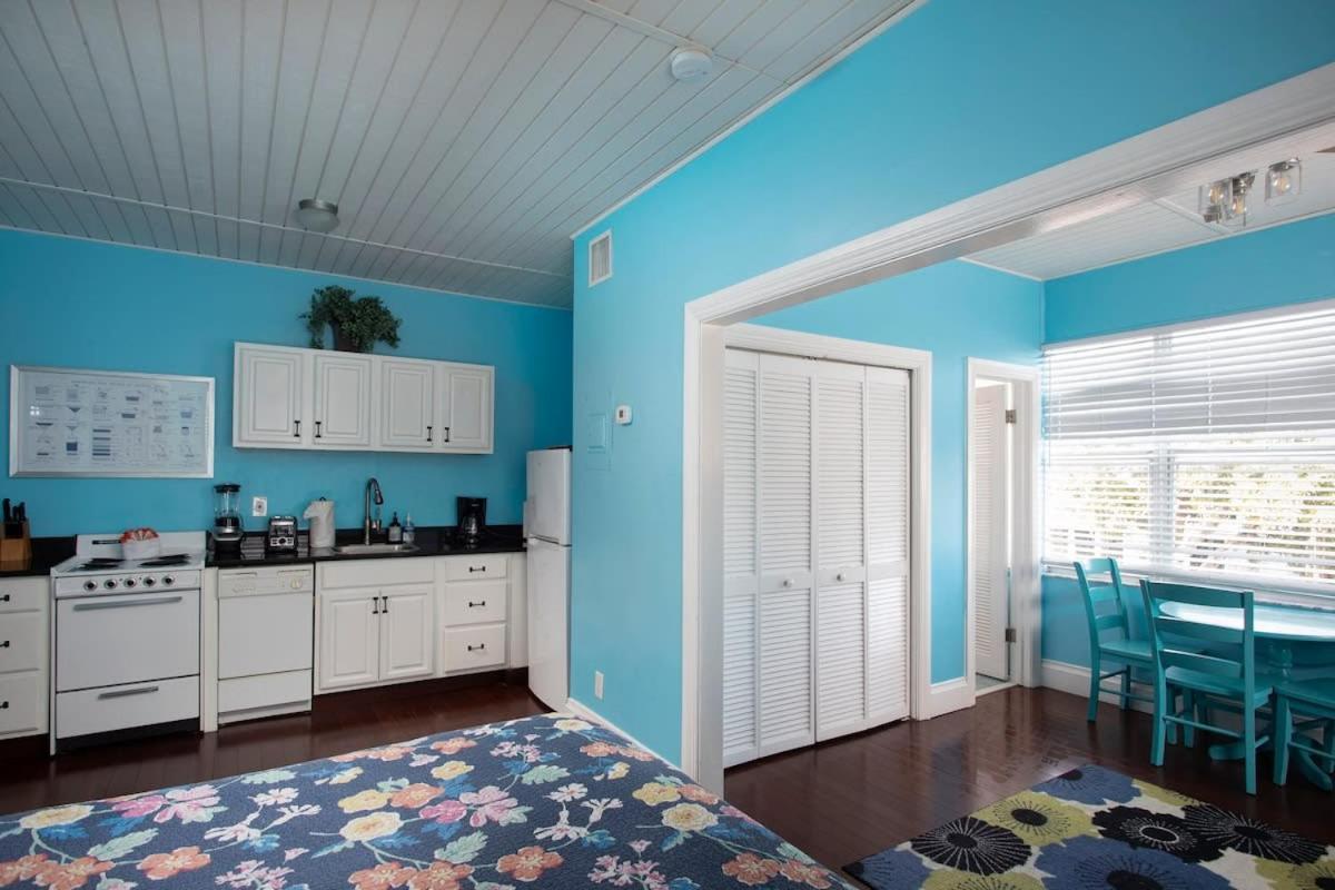 Holiday home 6 Bedroom 6 Bath On Duval Street *