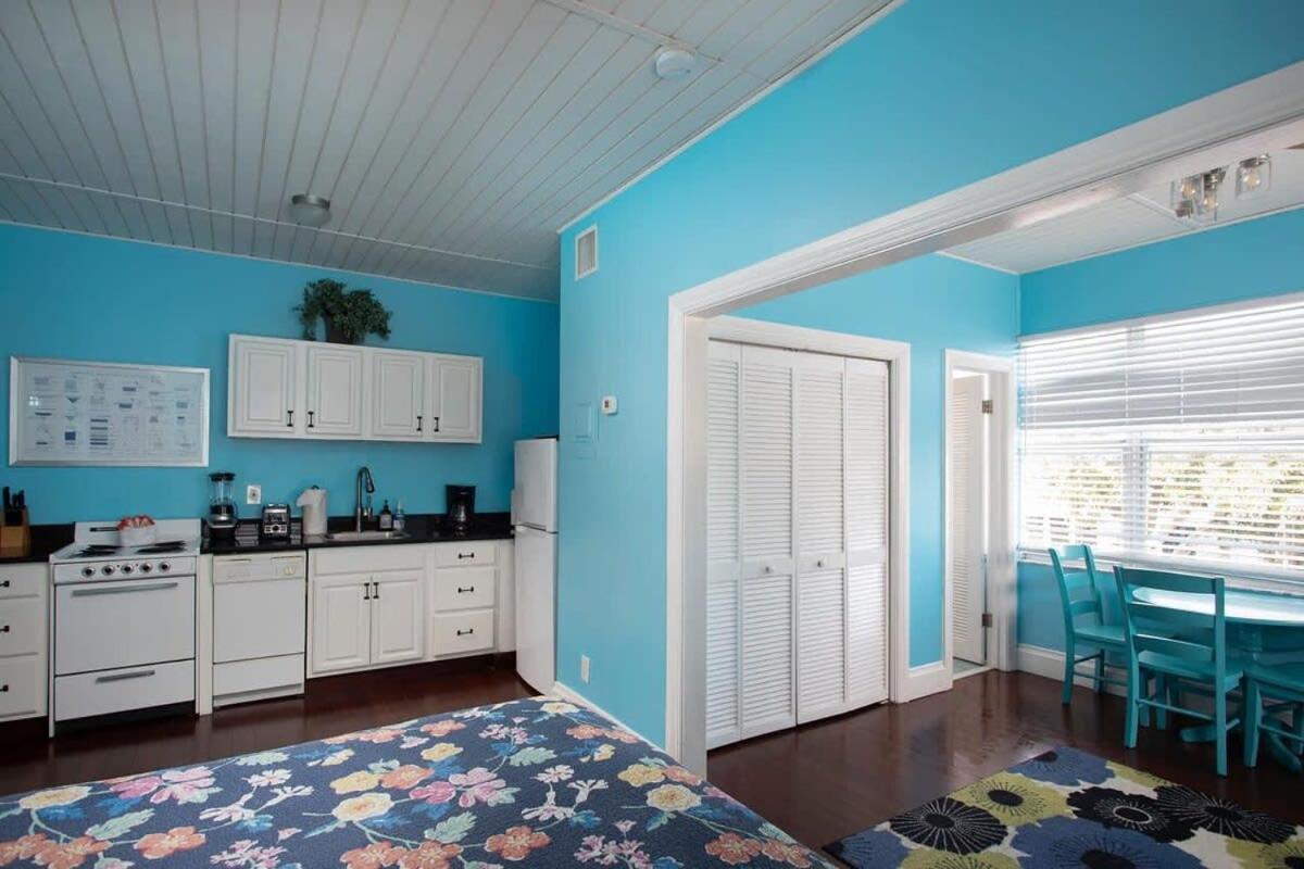 Holiday home 6 Bedroom 6 Bath On Duval Street Key West