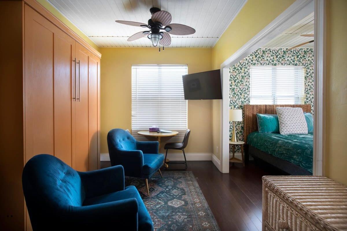 Holiday home 6 Bedroom 6 Bath On Duval Street *