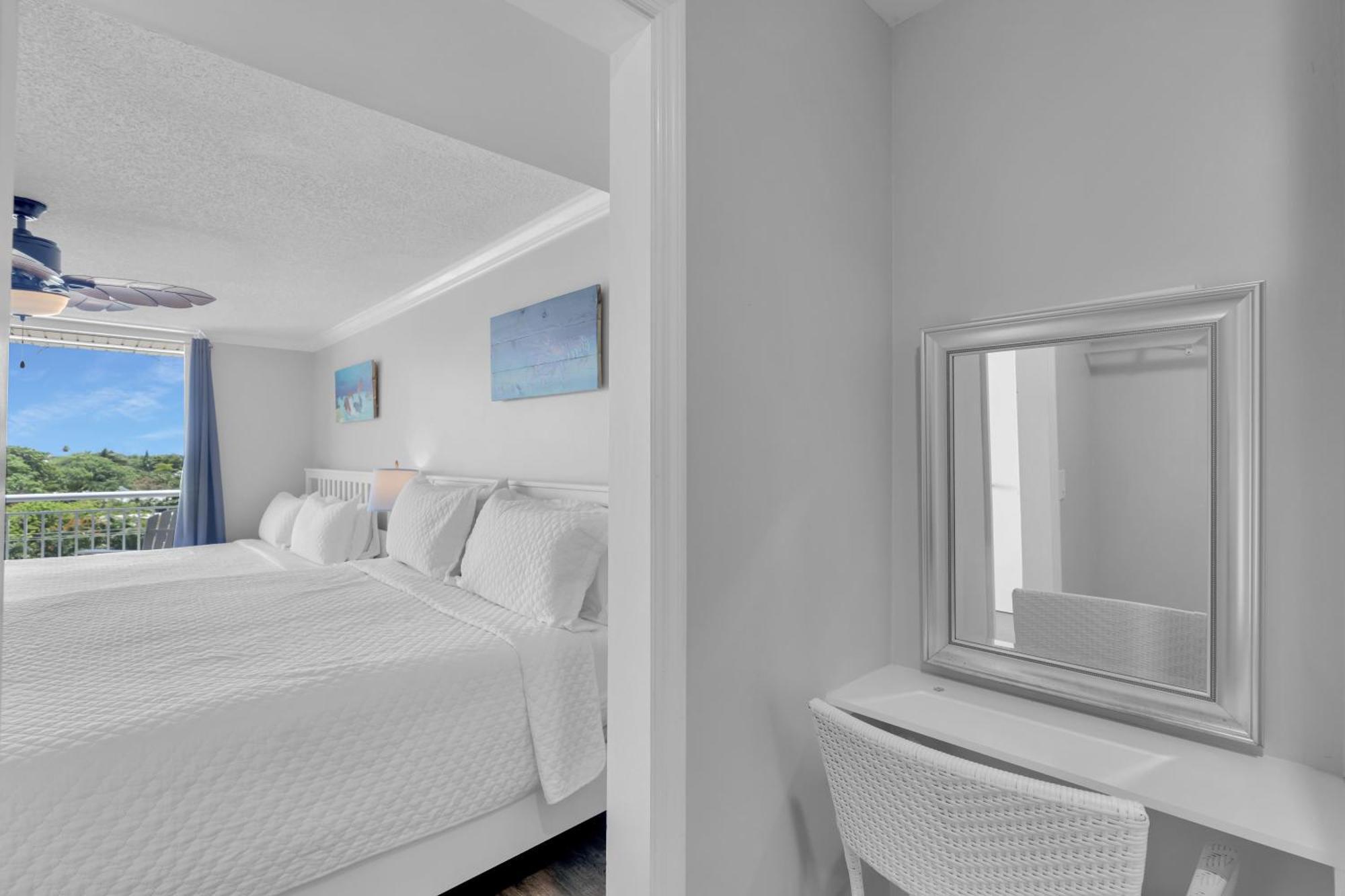 St Thomas - Waterfront Penthouse Sleeps 16 W Pool & Boat Dock Holiday home *