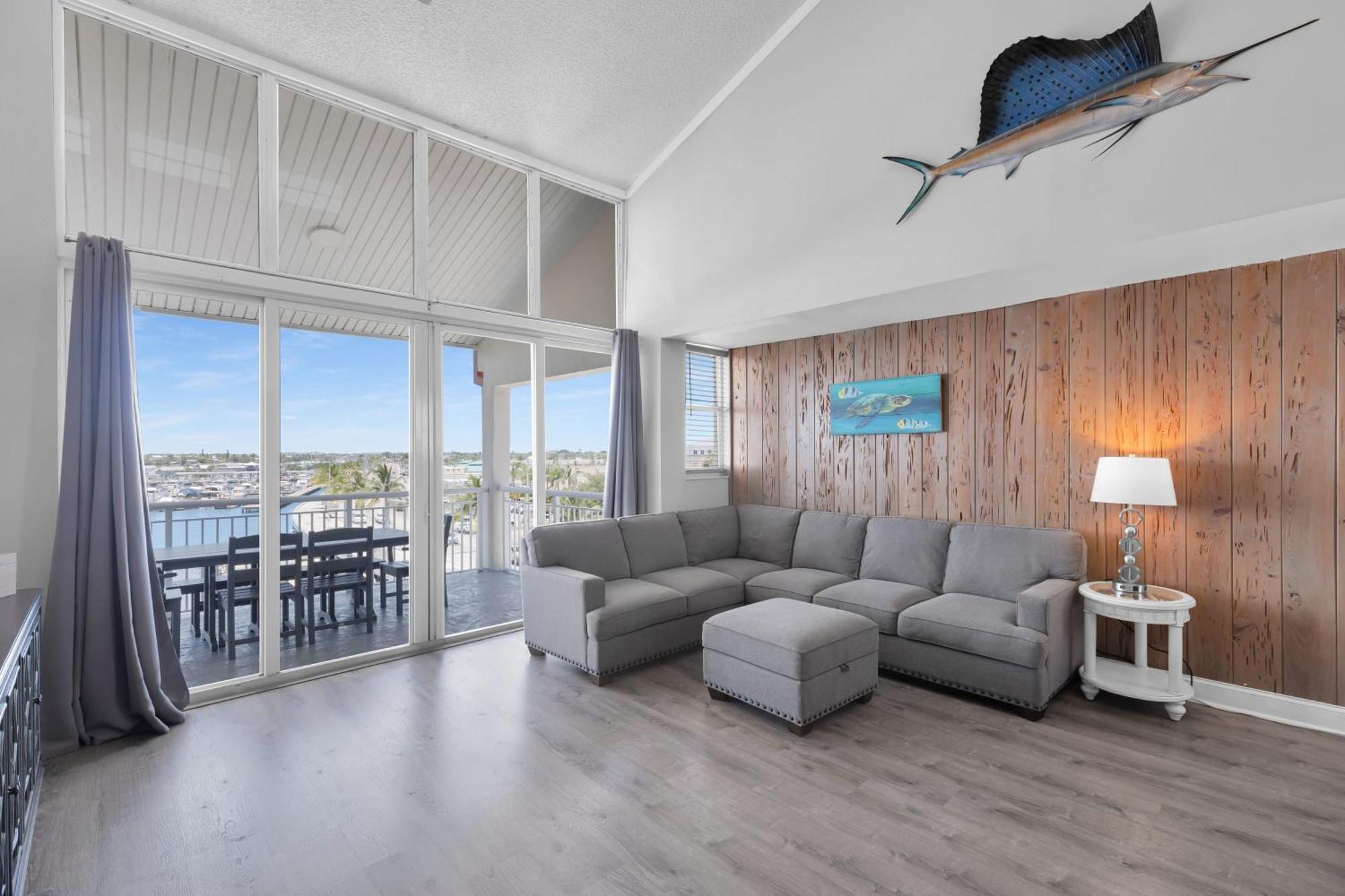 St Thomas - Waterfront Penthouse Sleeps 16 W Pool & Boat Dock Holiday home