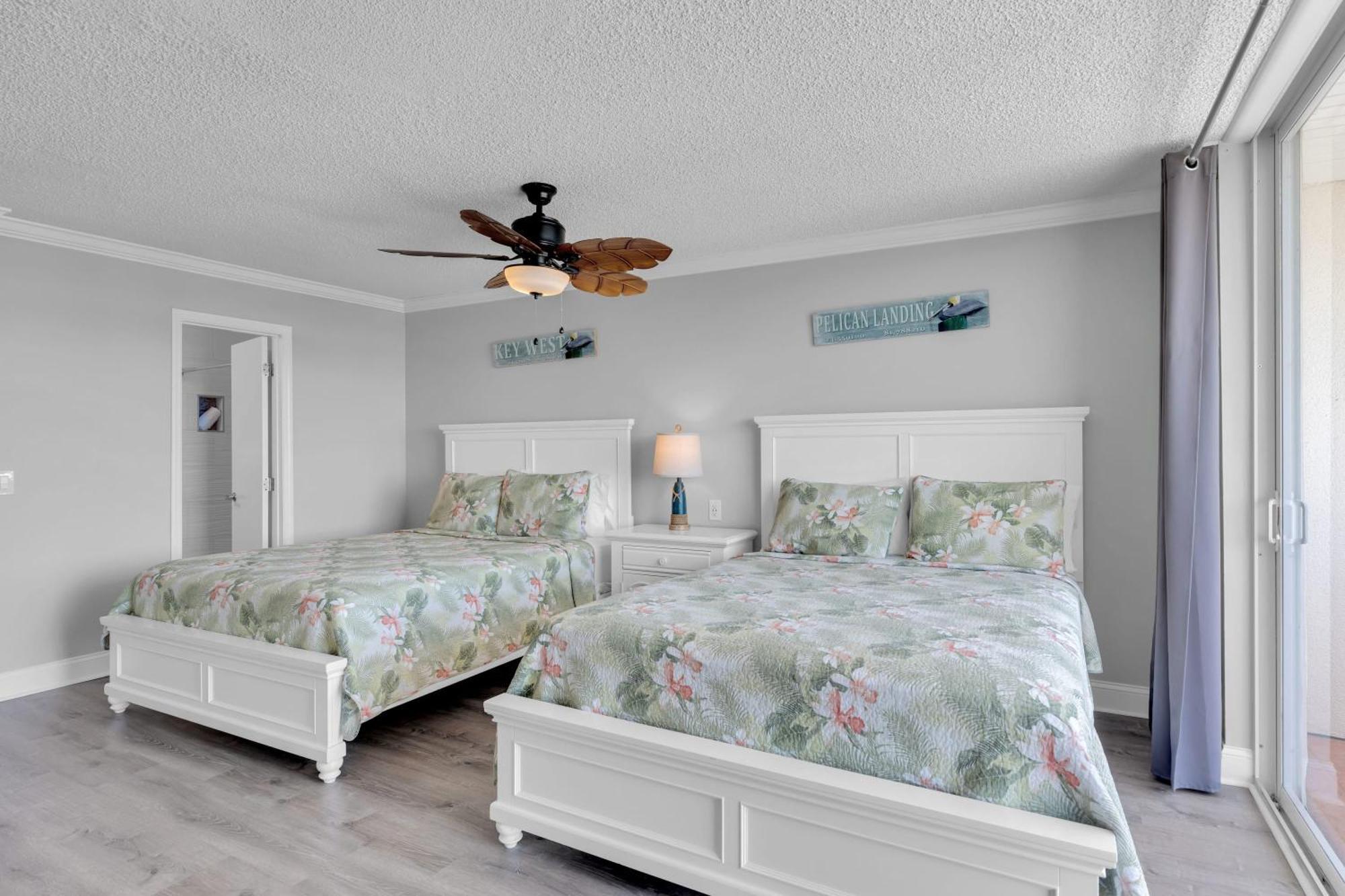 St Thomas - Waterfront Penthouse Sleeps 16 W Pool & Boat Dock Holiday home *