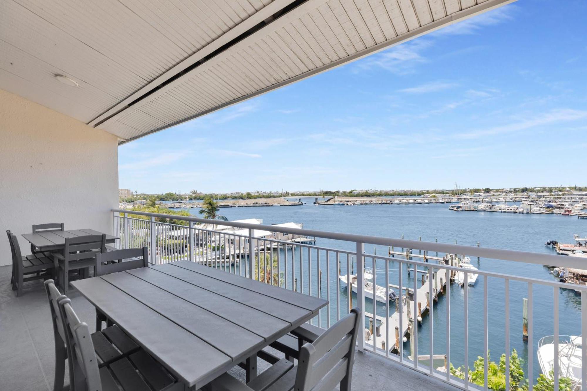 St Thomas - Waterfront Penthouse Sleeps 16 W Pool & Boat Dock *