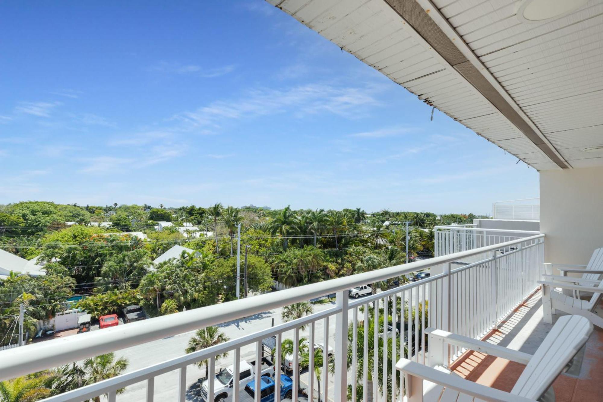 St Thomas - Waterfront Penthouse Sleeps 16 W Pool & Boat Dock Holiday home *