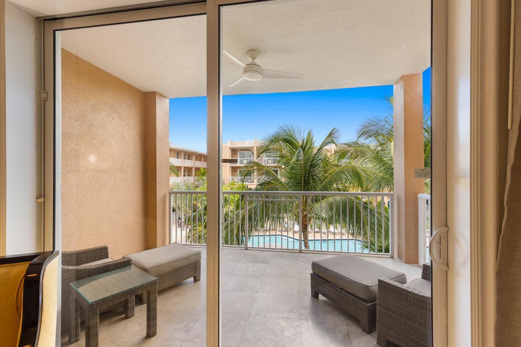 Resort Beachside & Residences 4*