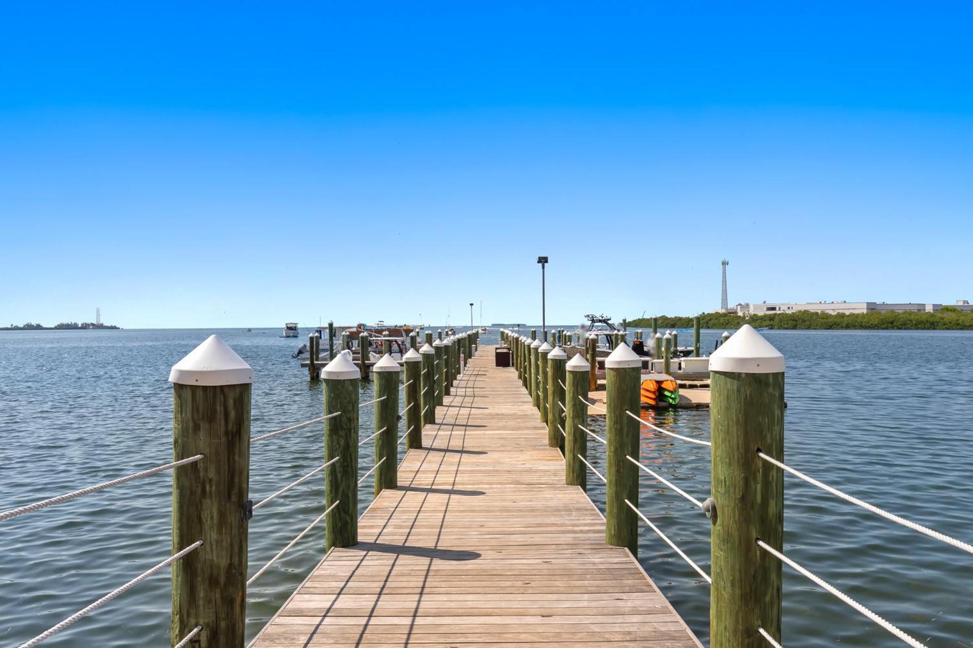 Beachside & Residences 4*