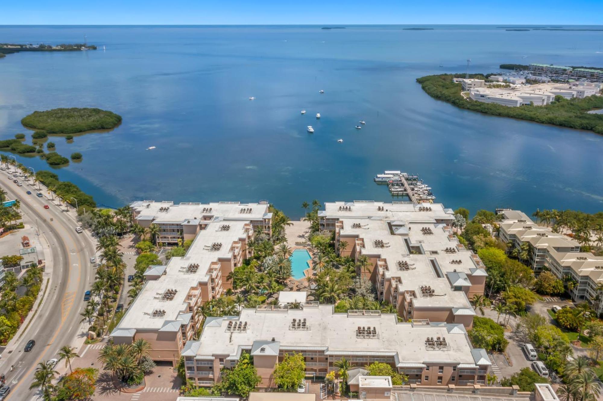 Resort Beachside & Residences 4*