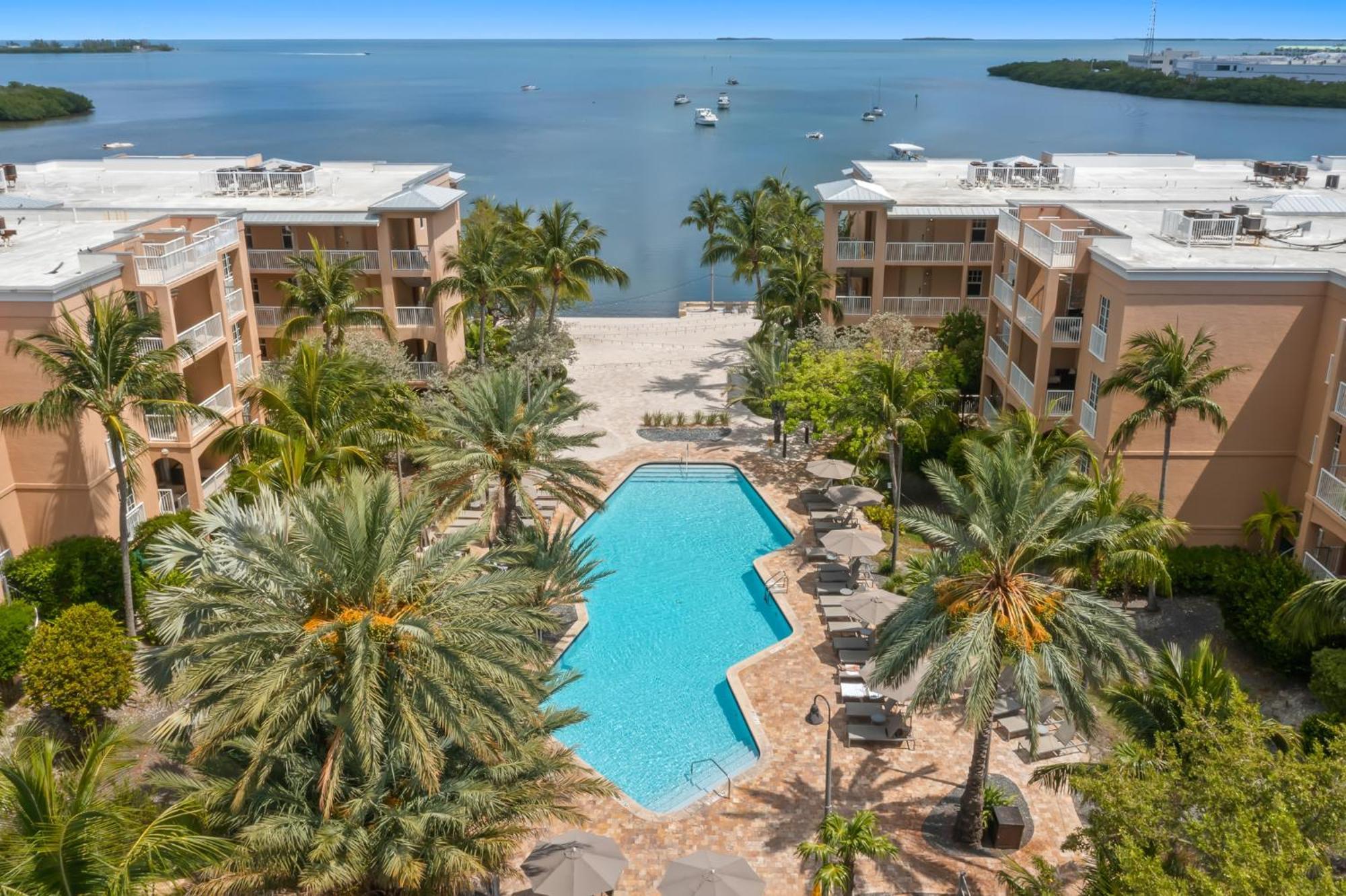 Resort Beachside & Residences 4*