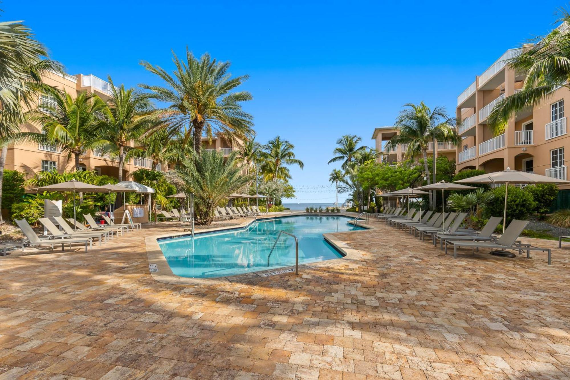 Beachside & Residences 4*