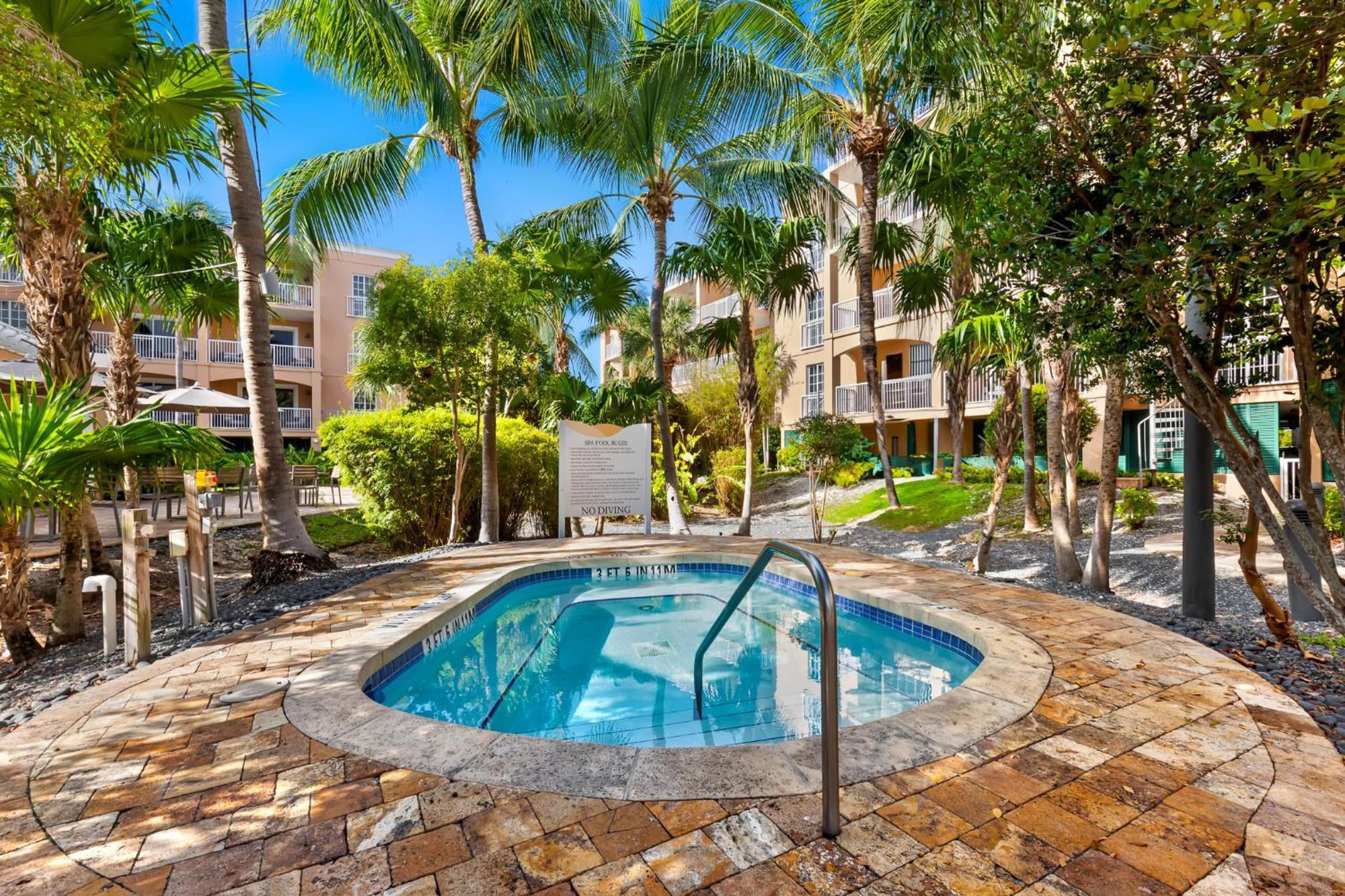 Resort Beachside & Residences 4*
